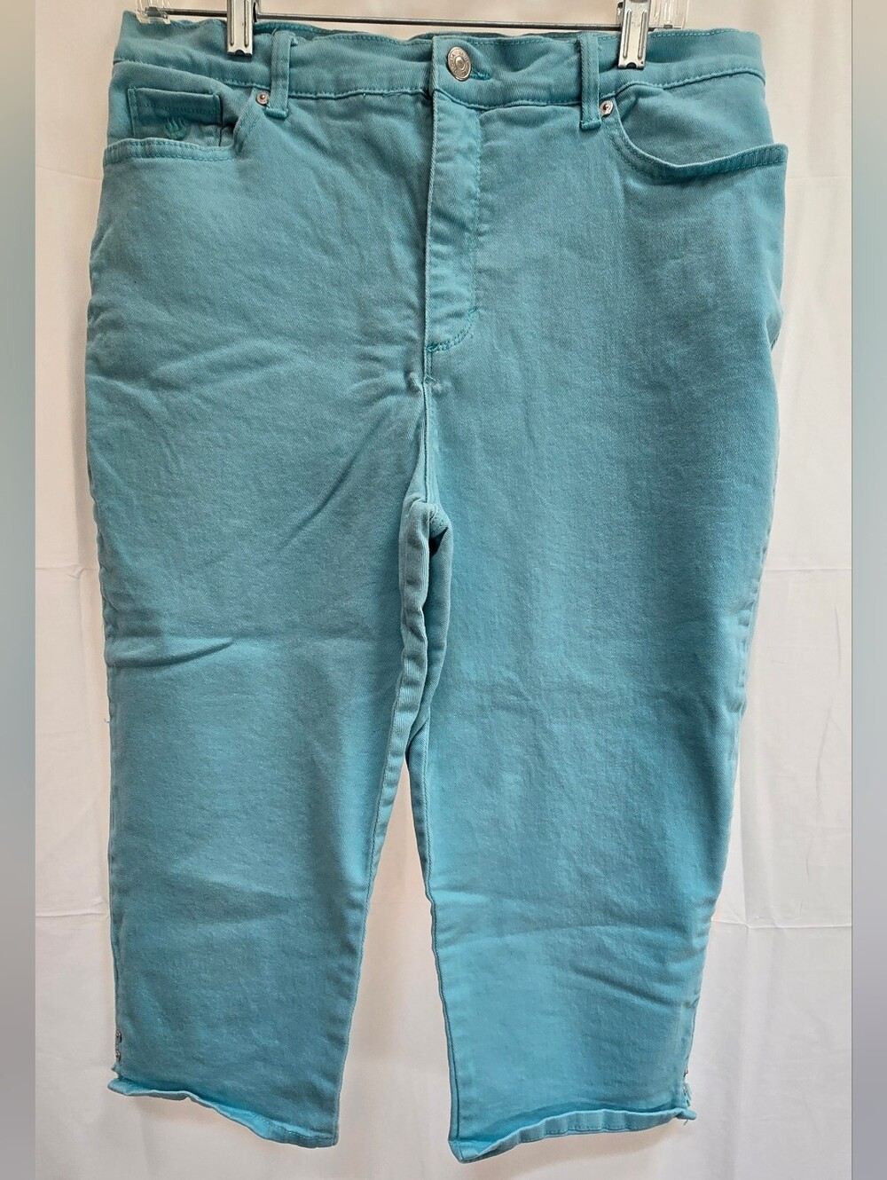Apt. 9 Women’s Size 16 Aqua Turquoise Slimming Effect Capri Jeans